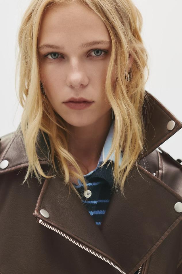 Mimi MacDonald - fashion model portfolio photo 7