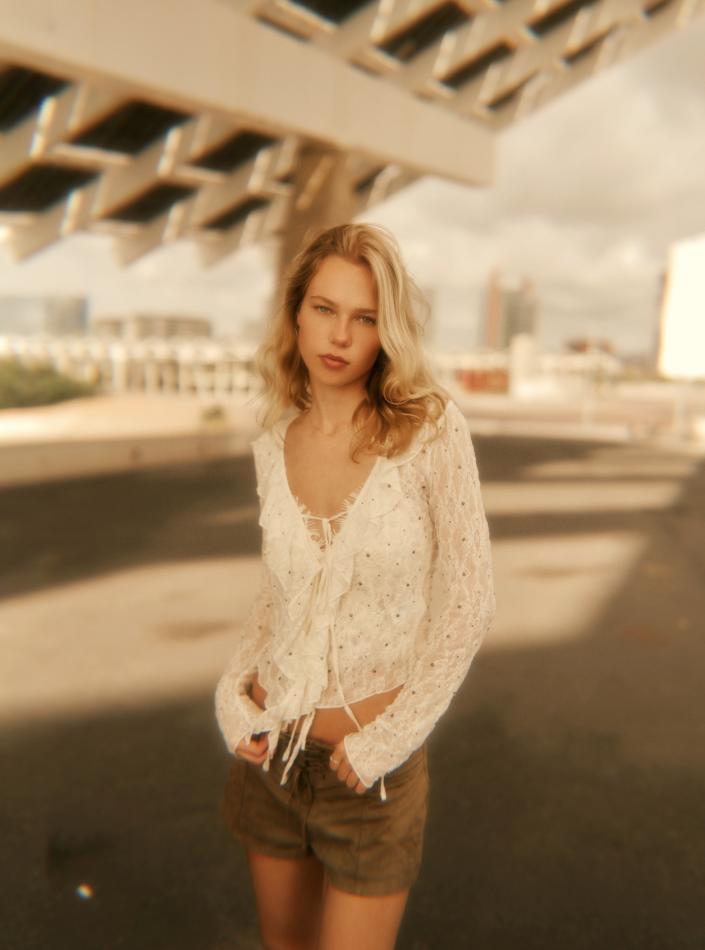 Mimi MacDonald - fashion model portfolio photo 12