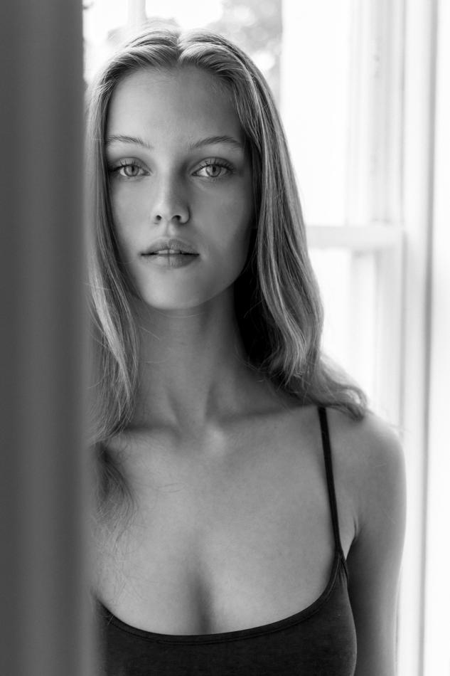 Nina Sommerfeld - fashion model portfolio photo 8