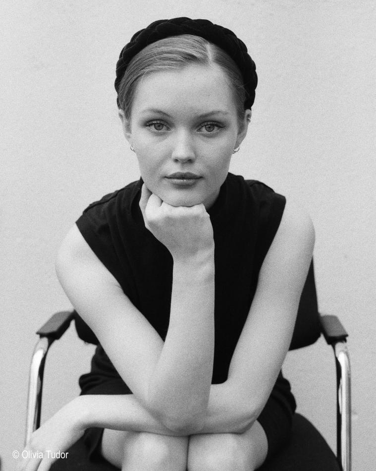 Nina Sommerfeld - fashion model portfolio photo 21