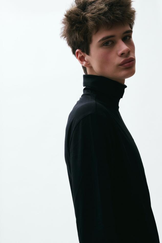 Gordon Dillhunt - fashion model portfolio photo 8
