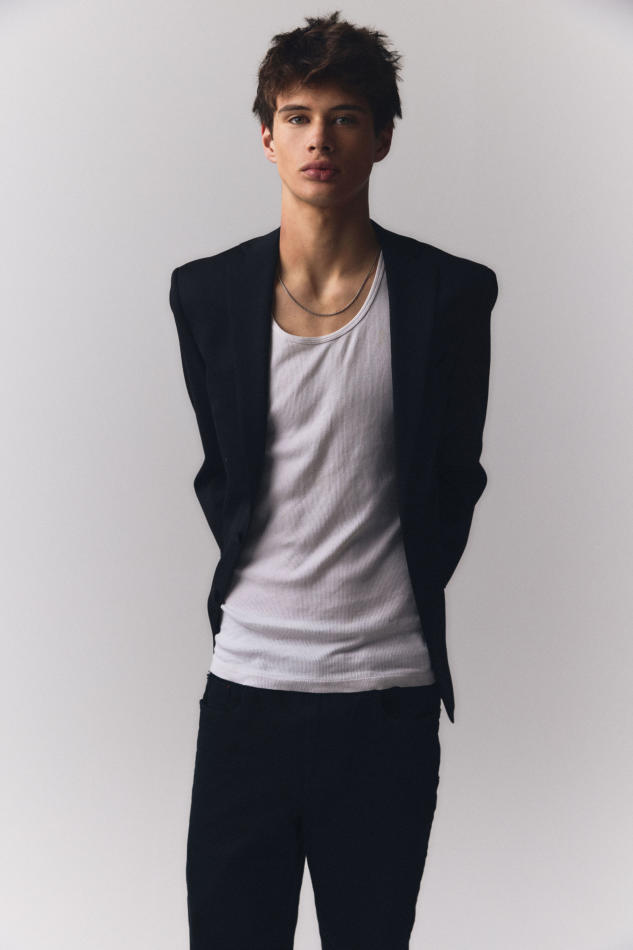 Gordon Dillhunt - fashion model portfolio photo 4