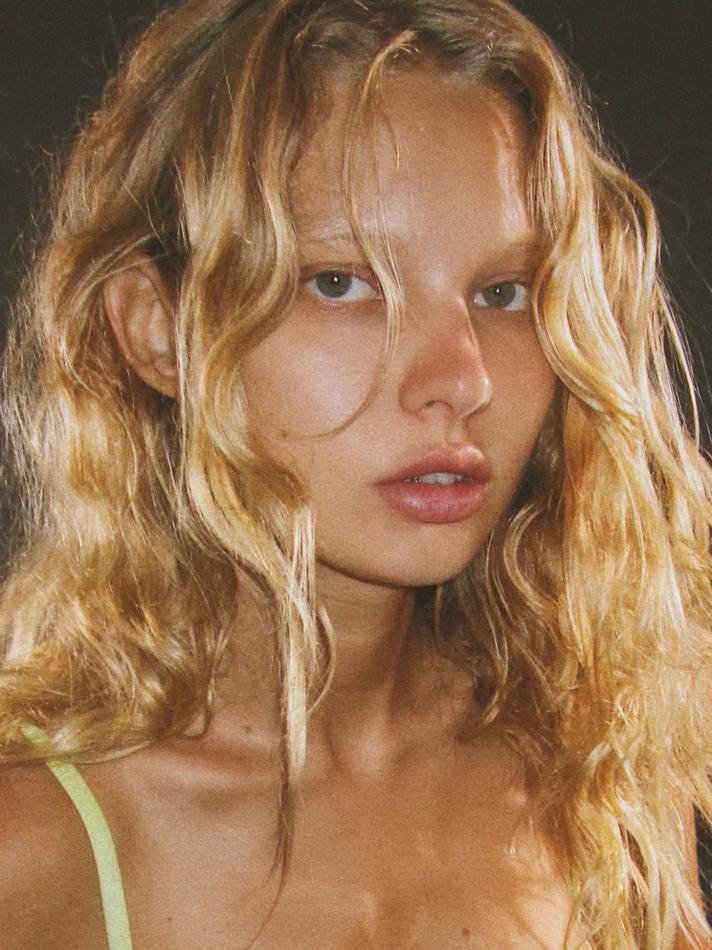Nika Khromova - fashion model portfolio photo 13