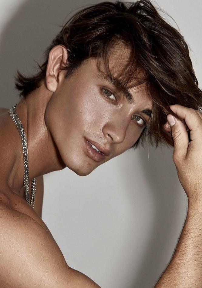 Lee Anderson - fashion model portfolio photo 8
