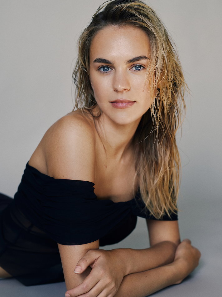 Mila Mary - fashion model portfolio photo 4
