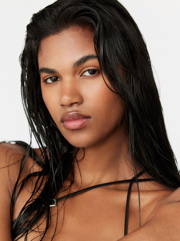 Duina de Oliveira - fashion model portfolio photo 1