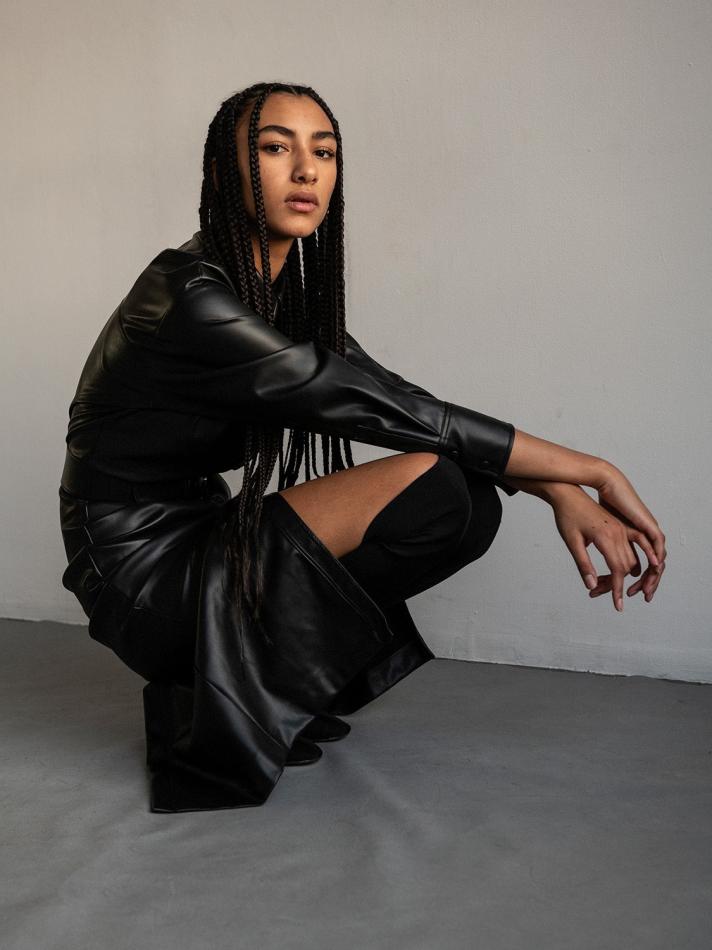 Kaylin Williams - fashion model portfolio photo 14