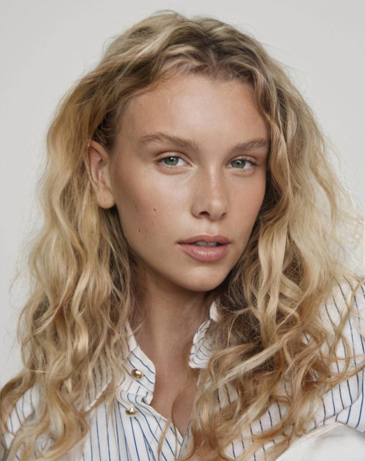 Charli Schoolland - fashion model portfolio photo 13
