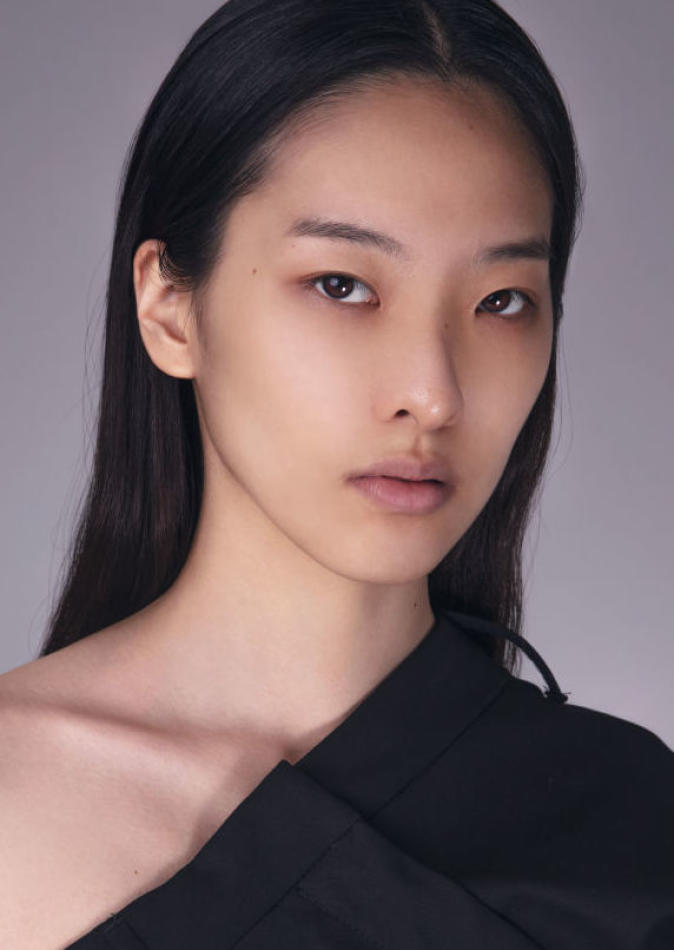 Daseul Kim - fashion model portfolio photo 2