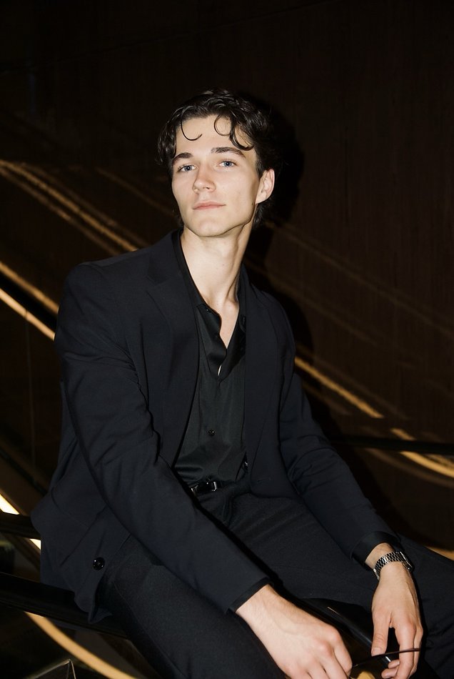 Joshua Makarchuk - fashion model portfolio photo 7