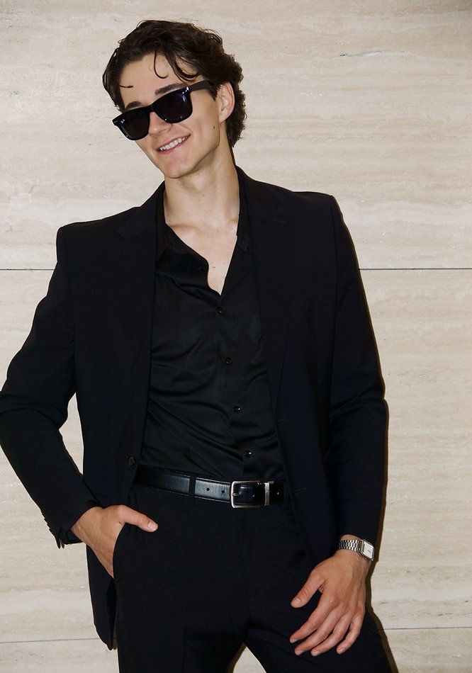 Joshua Makarchuk - fashion model portfolio photo 4
