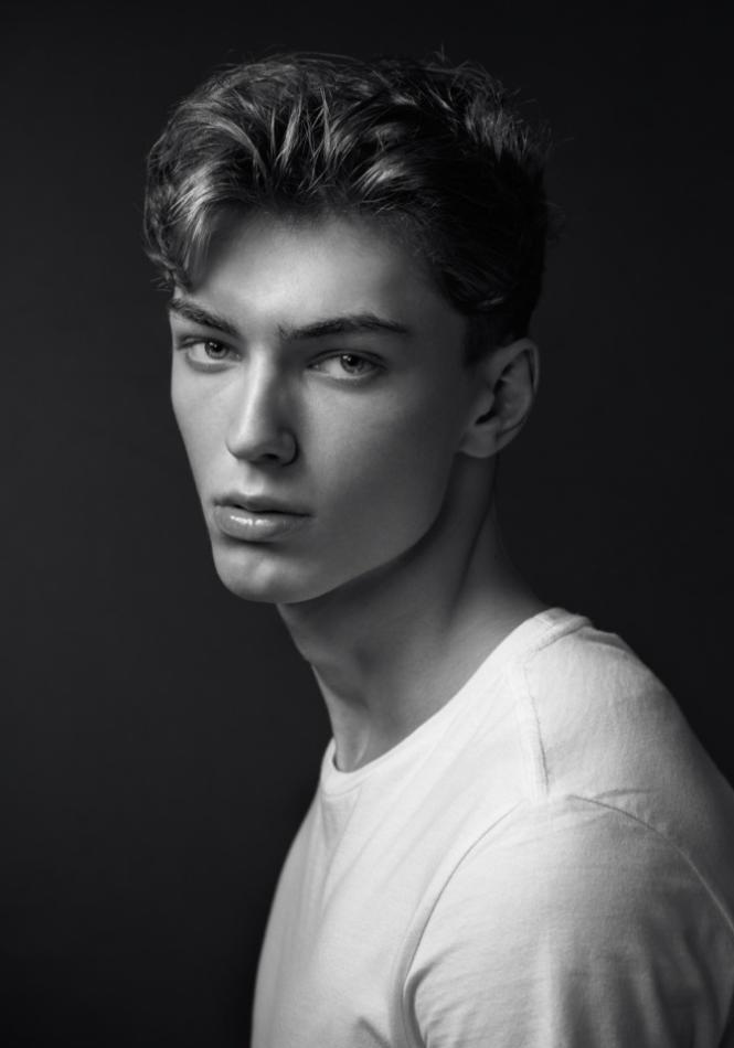 Oliver Kolarik - fashion model portfolio photo 14