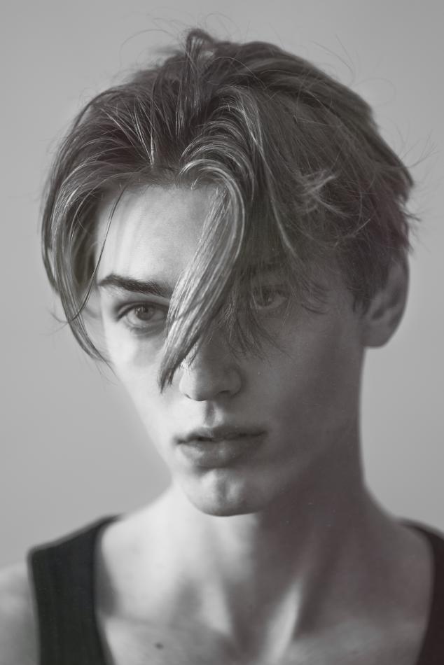 Oliver Kolarik - fashion model portfolio photo 1