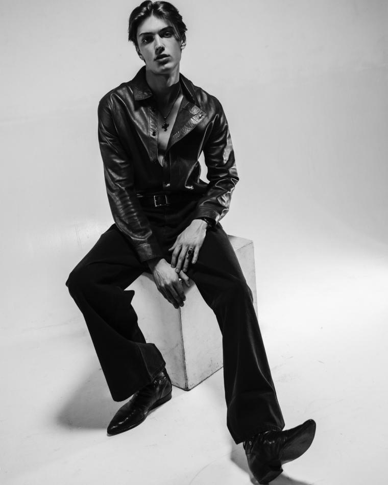 Oliver Kolarik - fashion model portfolio photo 13