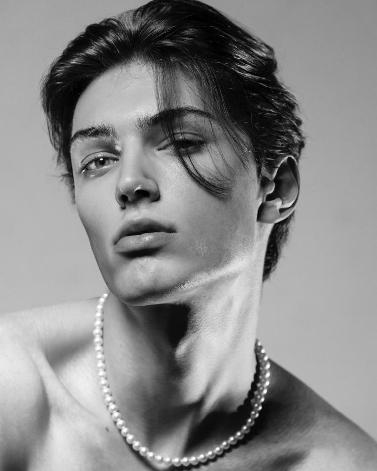 Oliver Kolarik - fashion model portfolio photo 23
