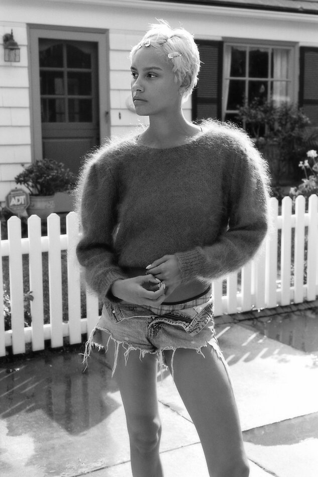 Bella Wiswall - fashion model portfolio photo 4