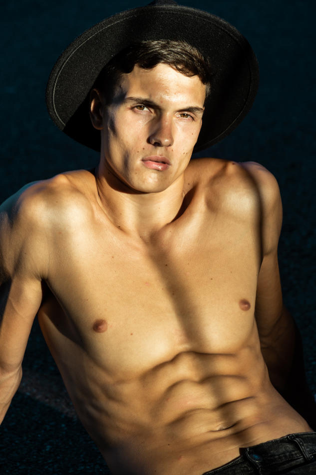 Nehuen Dowbnac - fashion model portfolio photo 18