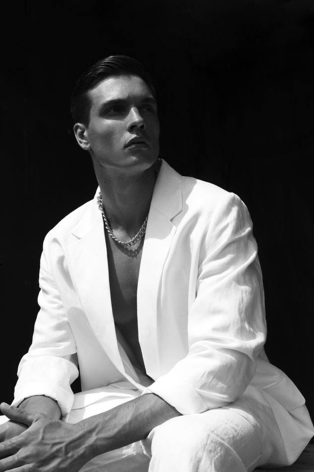 Nehuen Dowbnac - fashion model portfolio photo 12