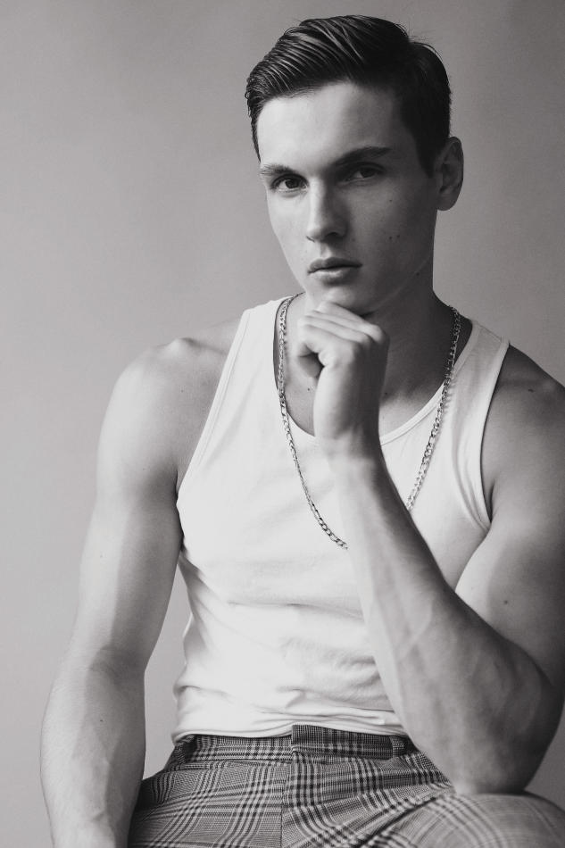 Nehuen Dowbnac - fashion model portfolio photo 14