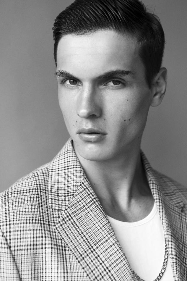 Nehuen Dowbnac - fashion model portfolio photo 11