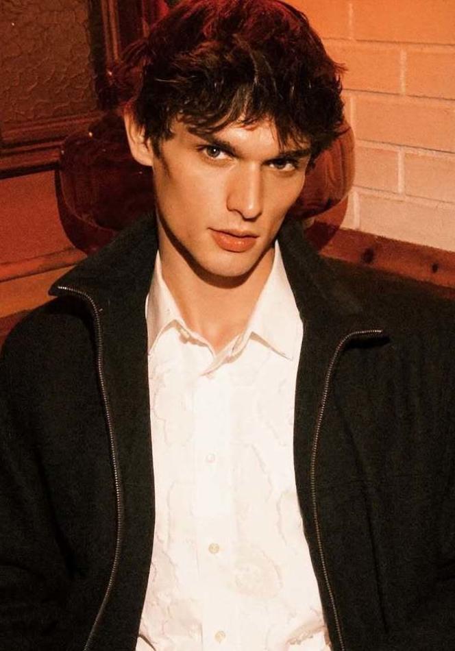 Brandon Barlow - fashion model portfolio photo 5