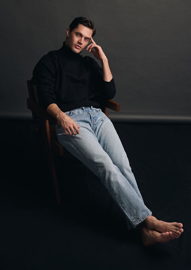 Edward Bayer - fashion model portfolio photo 4