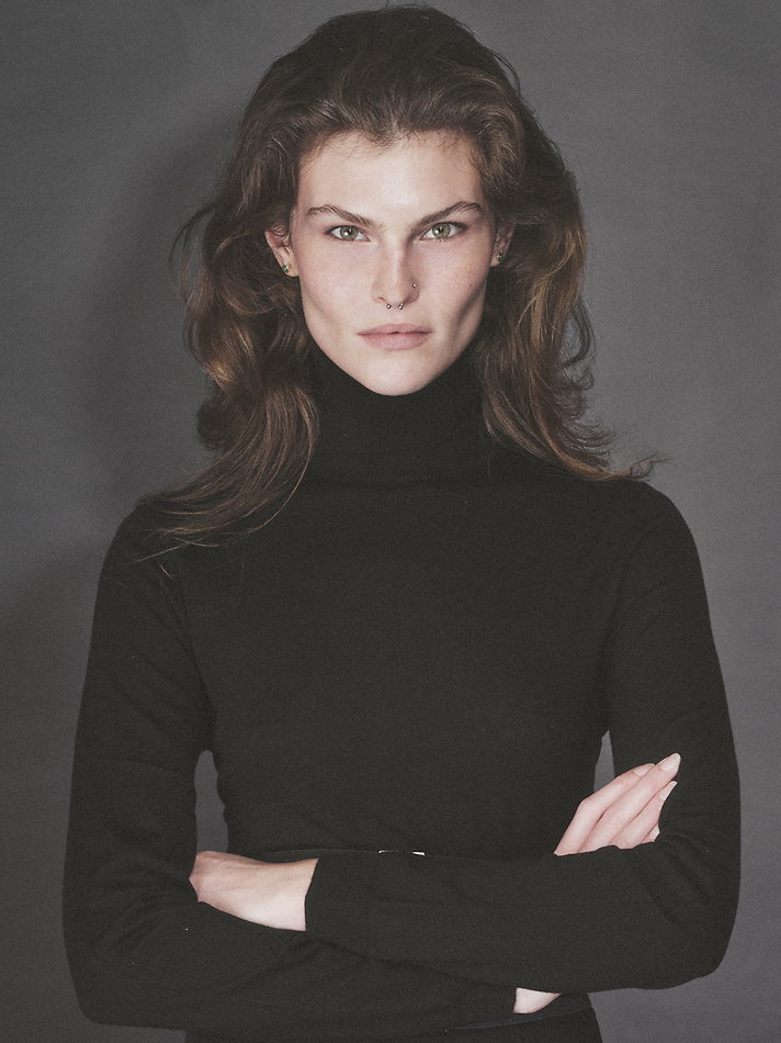 Tara Dobric - fashion model portfolio photo 1