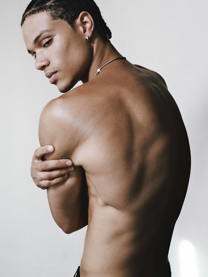 Reece Myles - fashion model portfolio photo 5