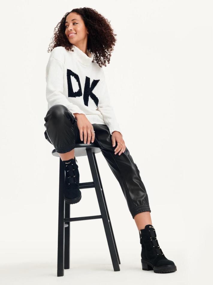 Bella Jacobson - fashion model portfolio photo 7