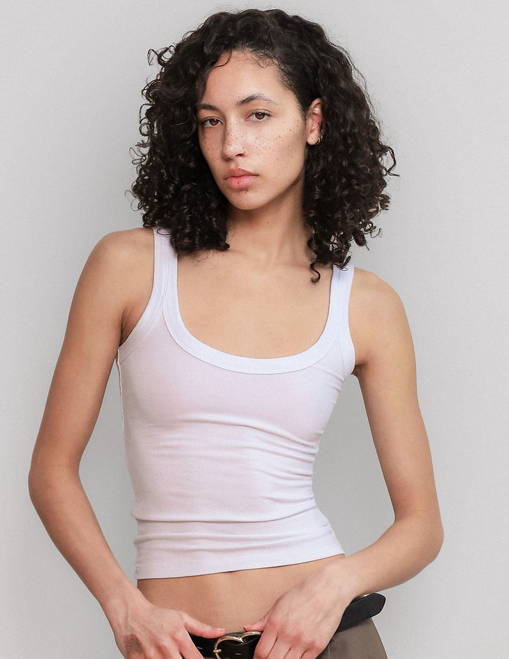 Bella Jacobson - fashion model portfolio photo 1