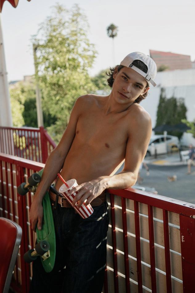 Noah den Hartogh - fashion model portfolio photo 2