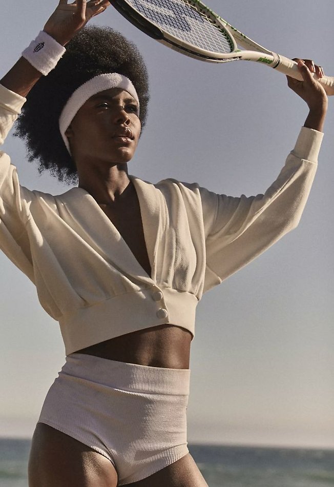 Nayla Latus - fashion model portfolio photo 11