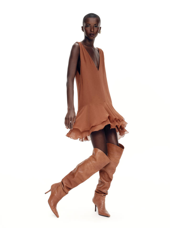 Amira Pinheiro - fashion model portfolio photo 14