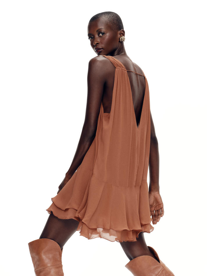 Amira Pinheiro - fashion model portfolio photo 13