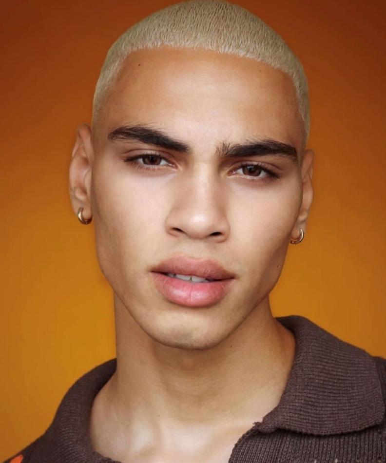 Darien Mann - fashion model portfolio photo 20