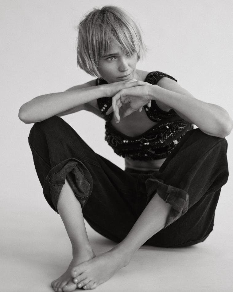 Rosie Tupper - fashion model portfolio photo 21