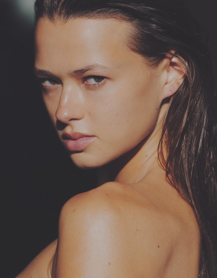 Didi Sviridova - fashion model portfolio photo 16