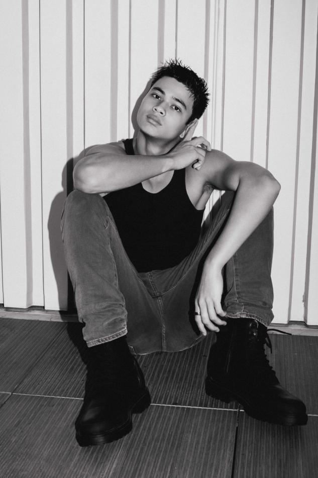 Ethan Ronen - fashion model portfolio photo 14