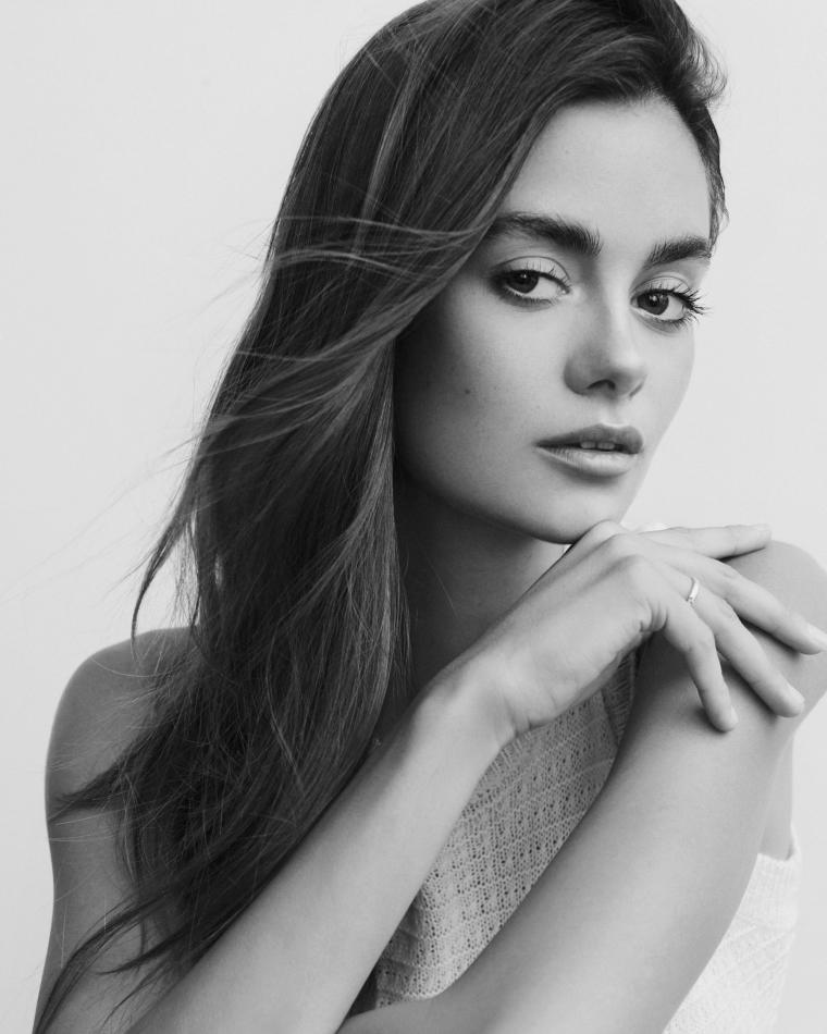 Cate Collins - fashion model portfolio photo 17