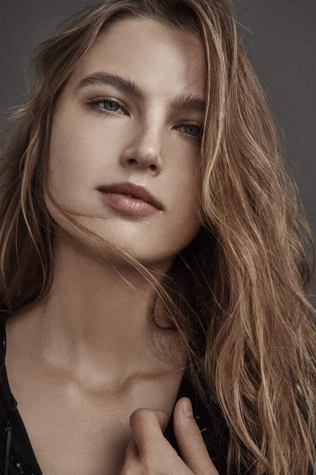Daria Korchina - fashion model portfolio photo 1
