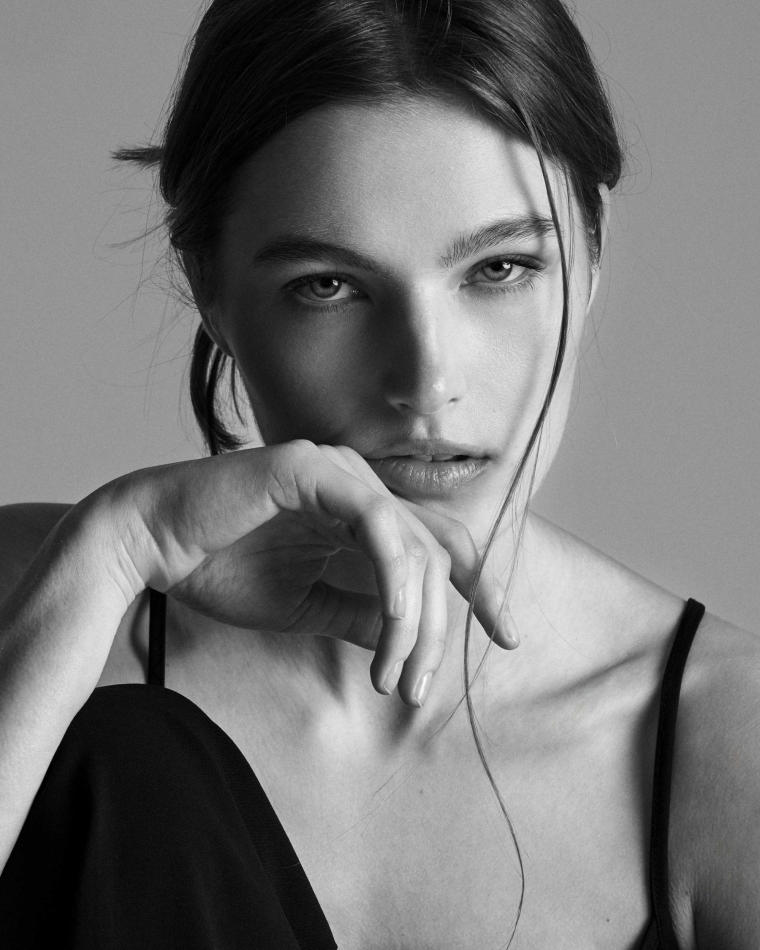 Daria Korchina - fashion model portfolio photo 3