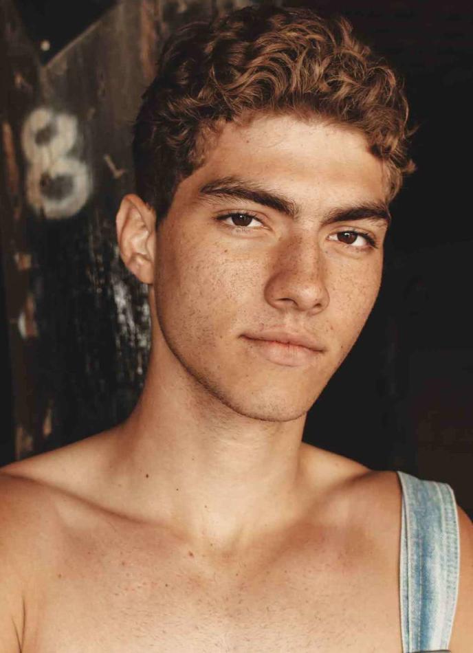 Lucas Tarrago - fashion model portfolio photo 19