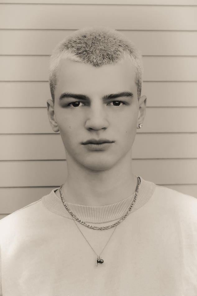 Alex Brendon - fashion model portfolio photo 9