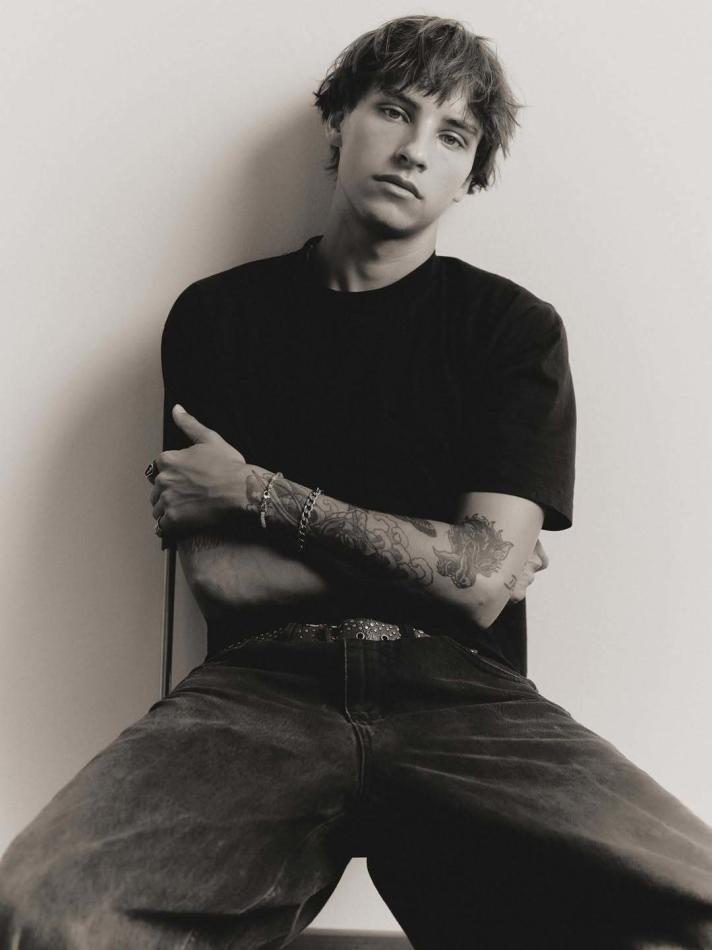 Juliano Senn - fashion model portfolio photo 8