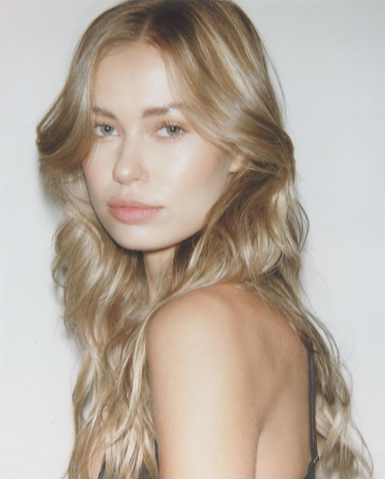 Elizabeth Jamrozy - fashion model portfolio photo 24