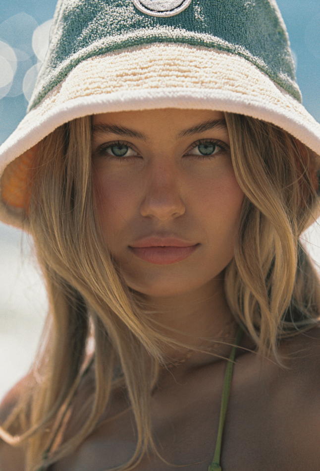Elizabeth Jamrozy - fashion model portfolio photo 10
