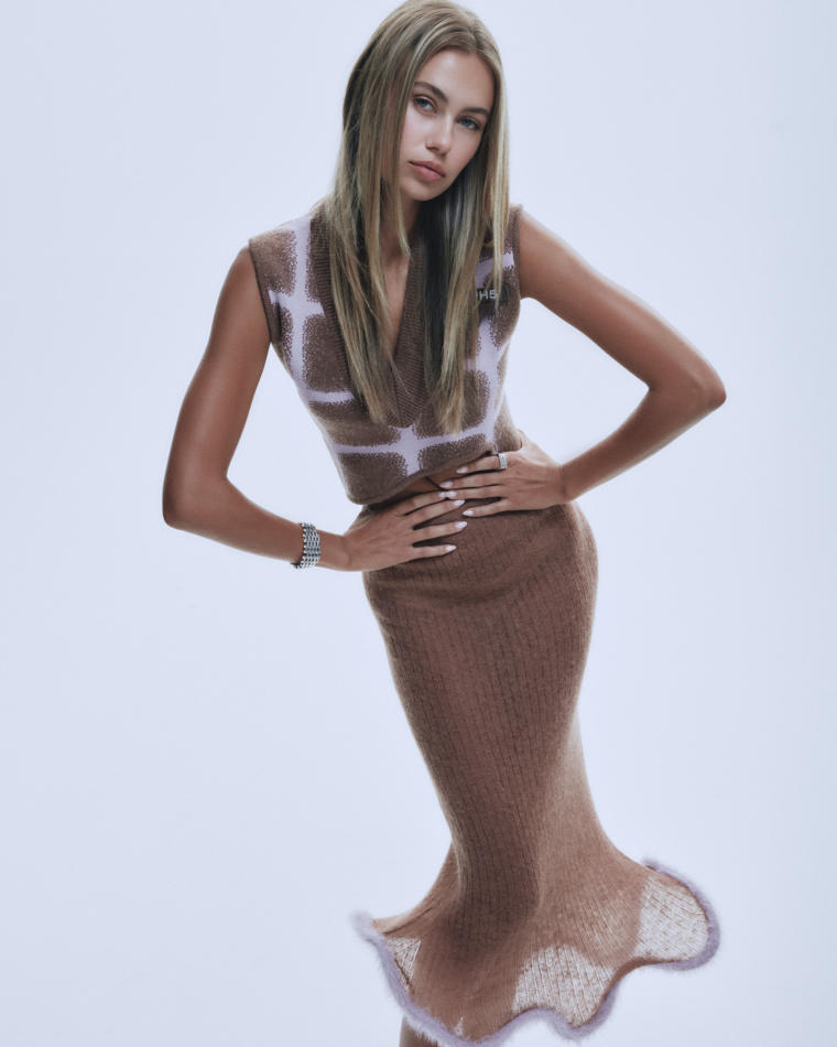 Elizabeth Jamrozy - fashion model portfolio photo 4