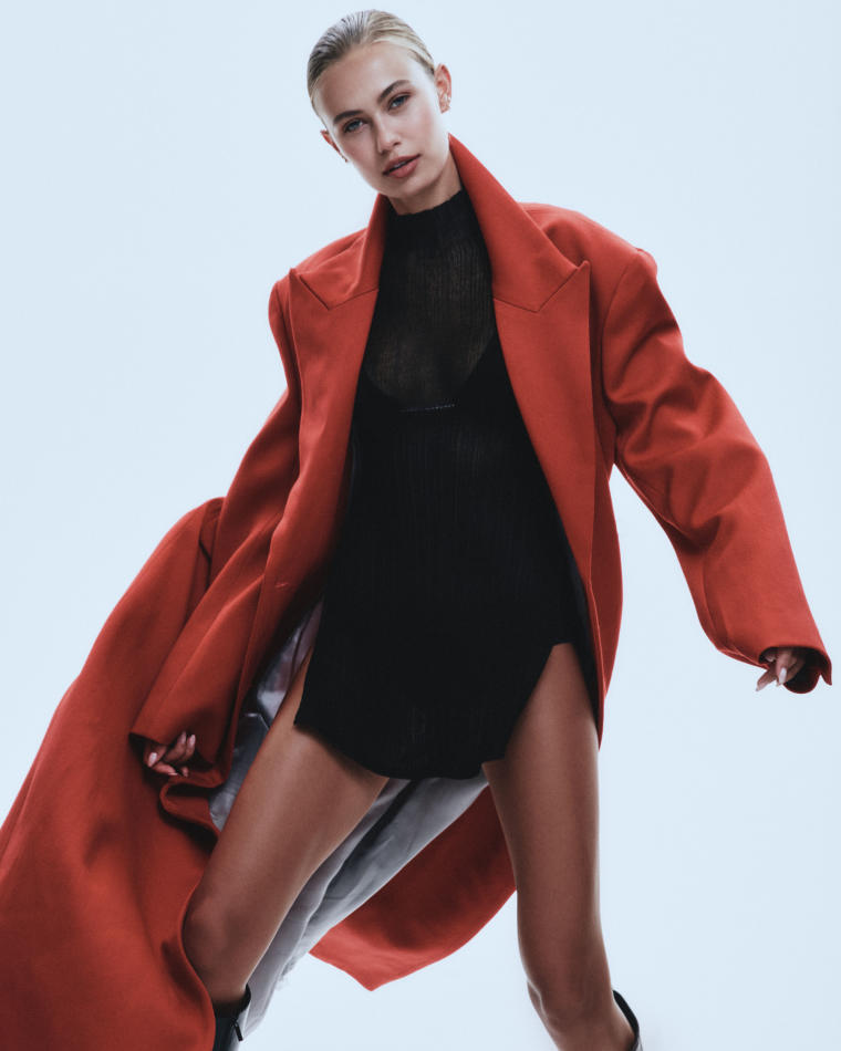 Elizabeth Jamrozy - fashion model portfolio photo 7