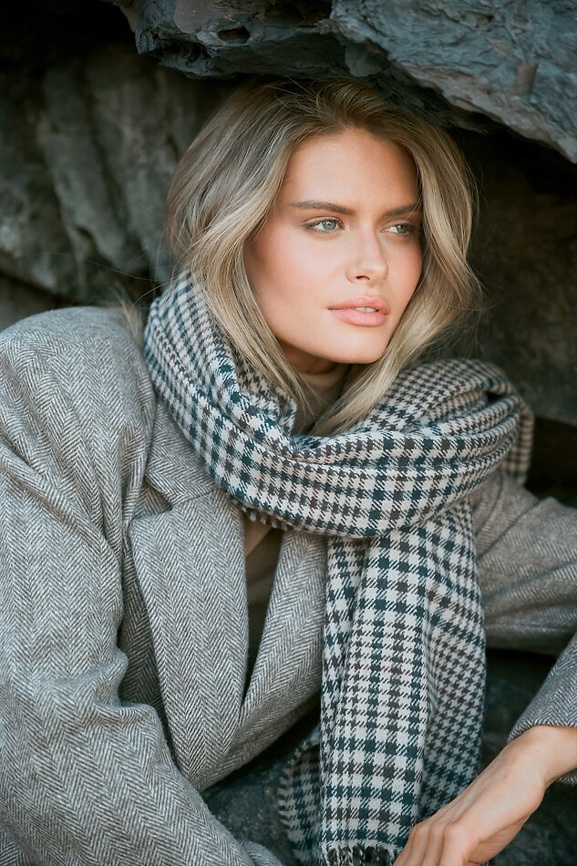 Milli Ross - fashion model portfolio photo 12
