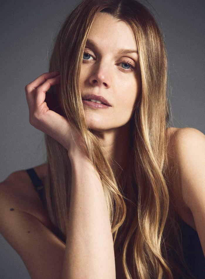 Jayne Moore - fashion model portfolio photo 6